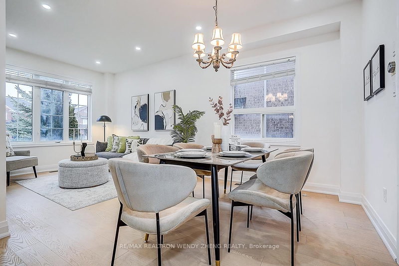 16 Hartwell Way, Aurora, L4G 7X7 | Image 2