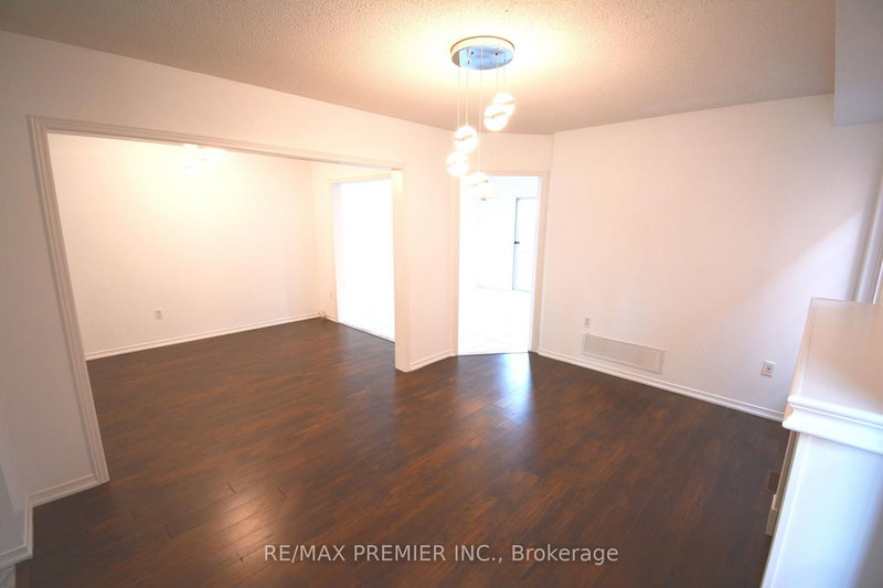 126 Pinedale Gate, Vaughan, L4L 8X3 | Image 3