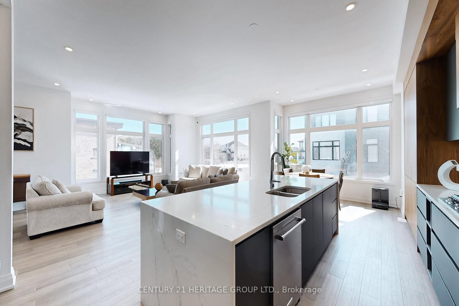 Detached House for sale at 251 Oxford Street, Richmond Hill, Ontario, L4C 7V7 - Mill Pond - MLS: N12875444