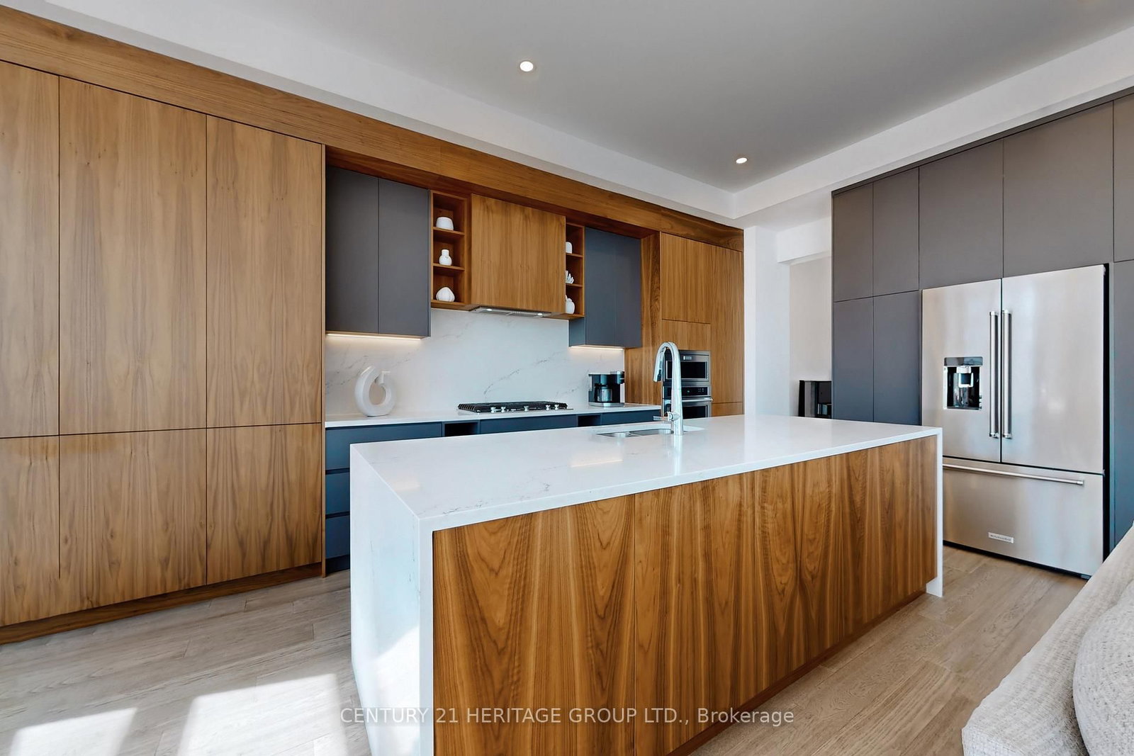 Detached House for sale at 251 Oxford Street, Richmond Hill, Ontario, L4C 7V7 - Mill Pond - MLS: N12875444