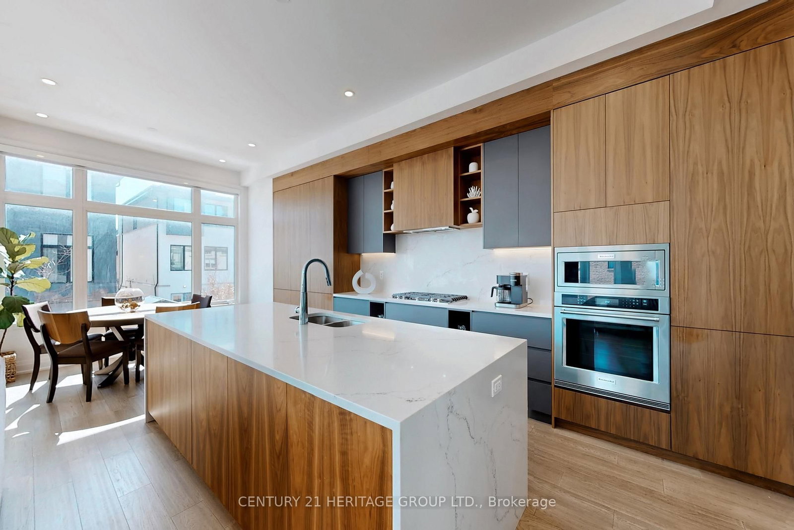 Detached House for sale at 251 Oxford Street, Richmond Hill, Ontario, L4C 7V7 - Mill Pond - MLS: N12875444