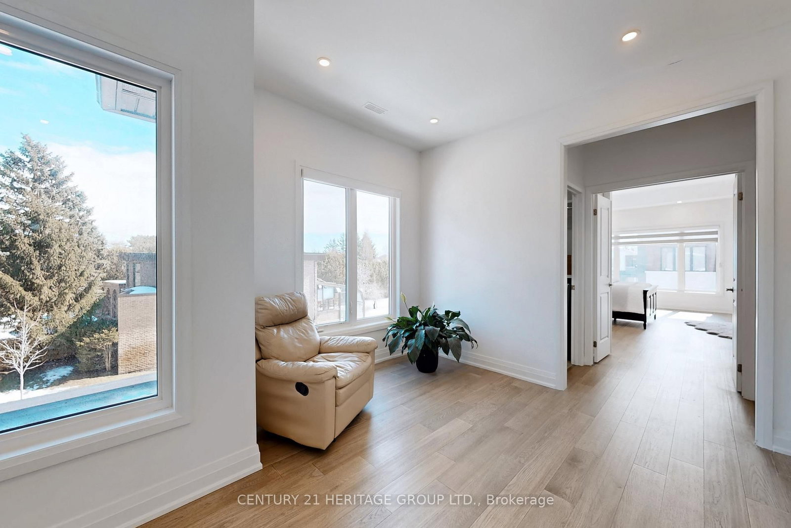 Detached House for sale at 251 Oxford Street, Richmond Hill, Ontario, L4C 7V7 - Mill Pond - MLS: N12875444