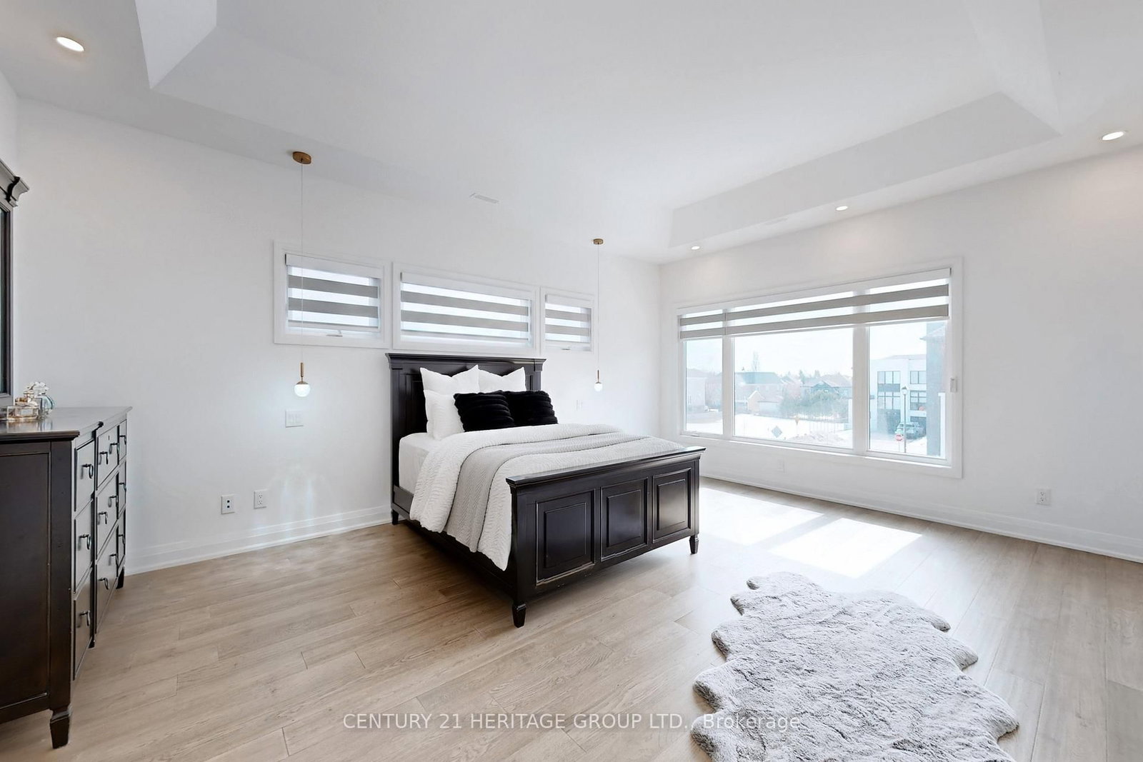 Detached House for sale at 251 Oxford Street, Richmond Hill, Ontario, L4C 7V7 - Mill Pond - MLS: N12875444