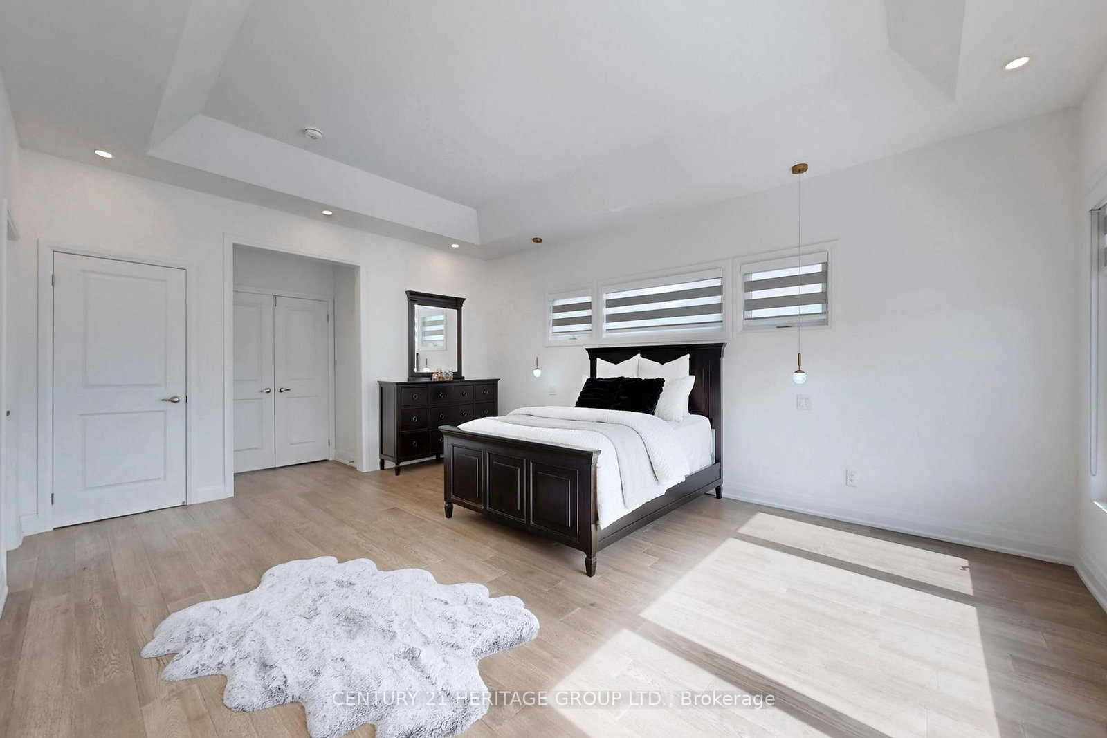 Detached House for sale at 251 Oxford Street, Richmond Hill, Ontario, L4C 7V7 - Mill Pond - MLS: N12875444