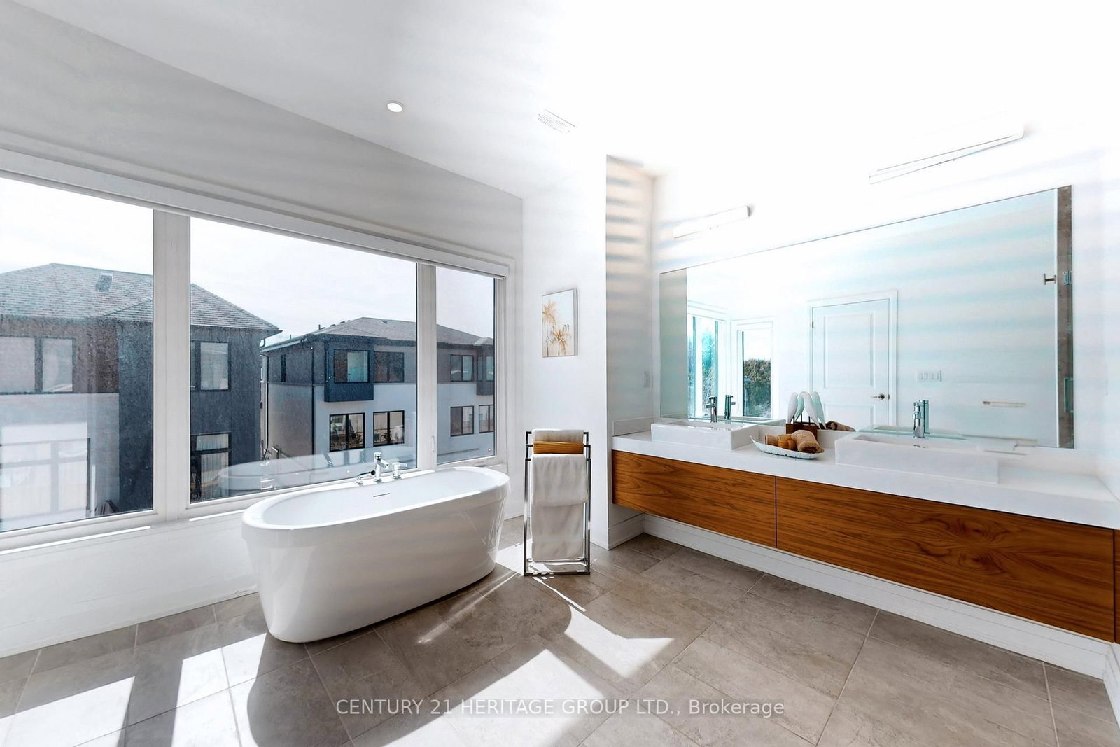 Detached House for sale at 251 Oxford Street, Richmond Hill, Ontario, L4C 7V7 - Mill Pond - MLS: N12875444