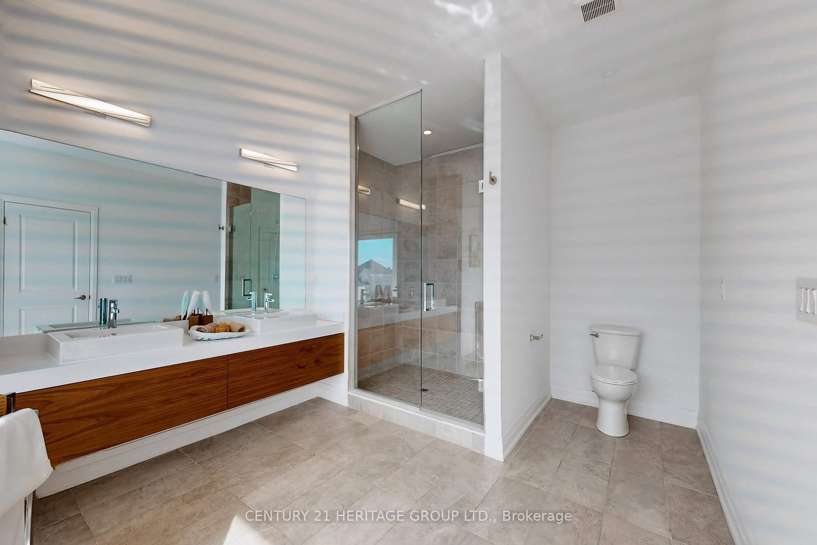 Detached House for sale at 251 Oxford Street, Richmond Hill, Ontario, L4C 7V7 - Mill Pond - MLS: N12875444