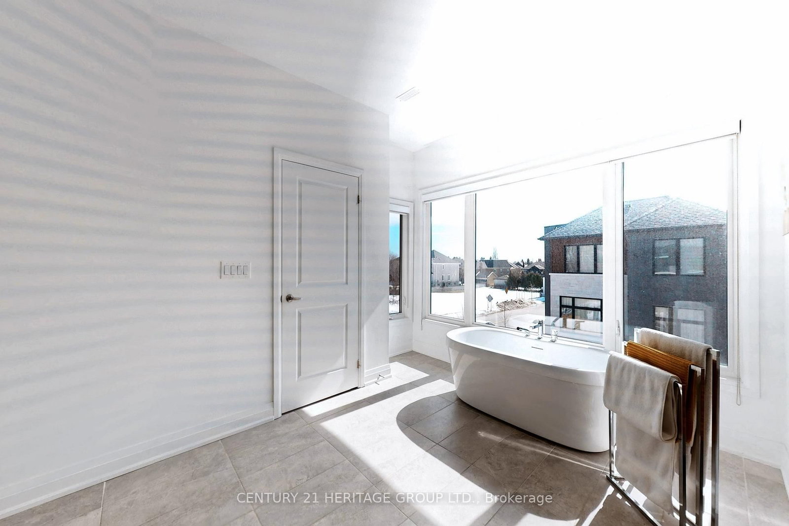 Detached House for sale at 251 Oxford Street, Richmond Hill, Ontario, L4C 7V7 - Mill Pond - MLS: N12875444