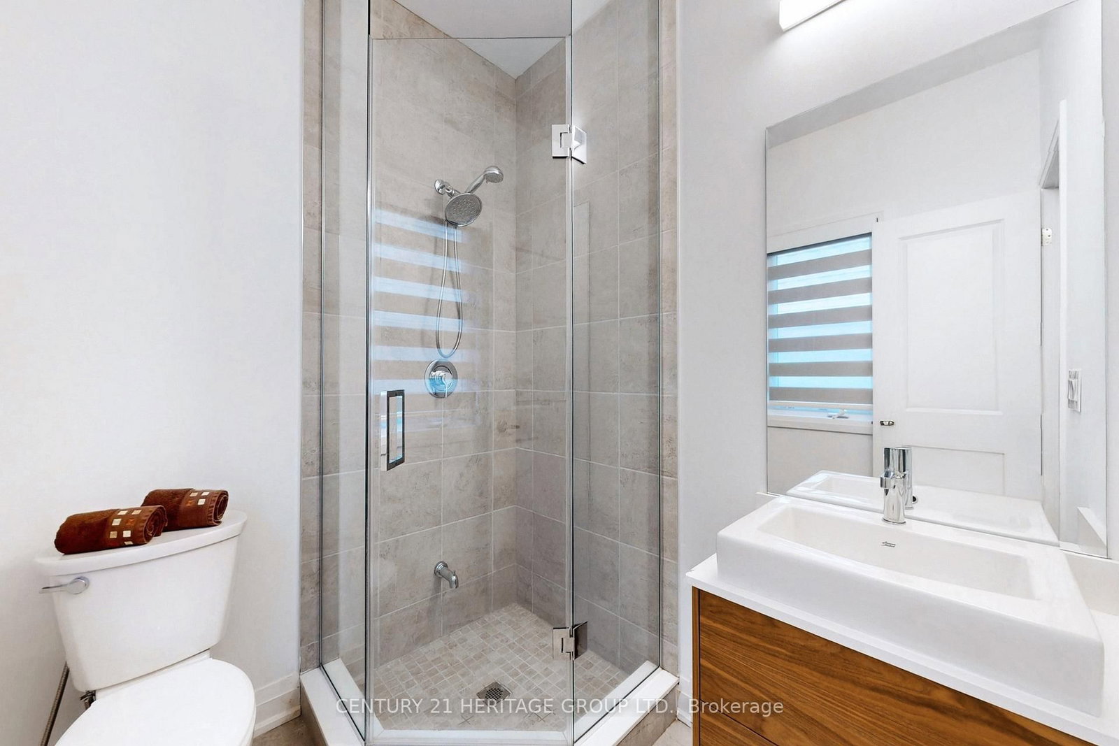 Detached House for sale at 251 Oxford Street, Richmond Hill, Ontario, L4C 7V7 - Mill Pond - MLS: N12875444