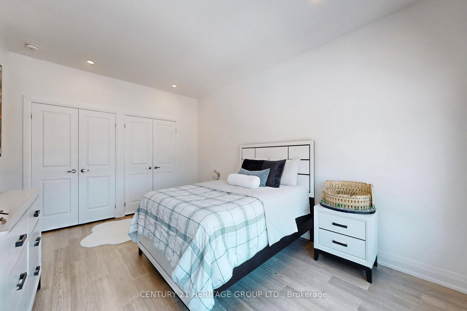 Detached House for sale at 251 Oxford Street, Richmond Hill, Ontario, L4C 7V7 - Mill Pond - MLS: N12875444