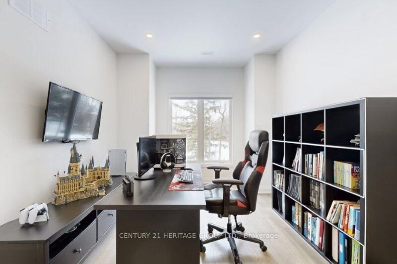 Detached House for sale at 251 Oxford Street, Richmond Hill, Ontario, L4C 7V7 - Mill Pond - MLS: N12875444