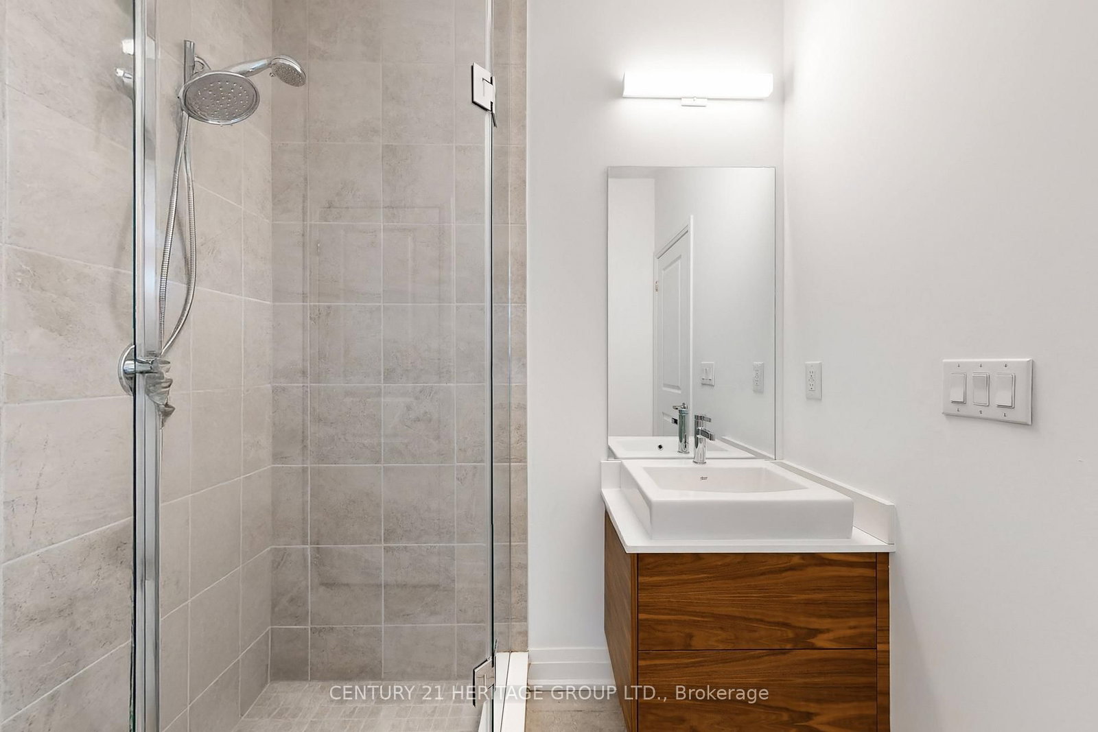 Detached House for sale at 251 Oxford Street, Richmond Hill, Ontario, L4C 7V7 - Mill Pond - MLS: N12875444