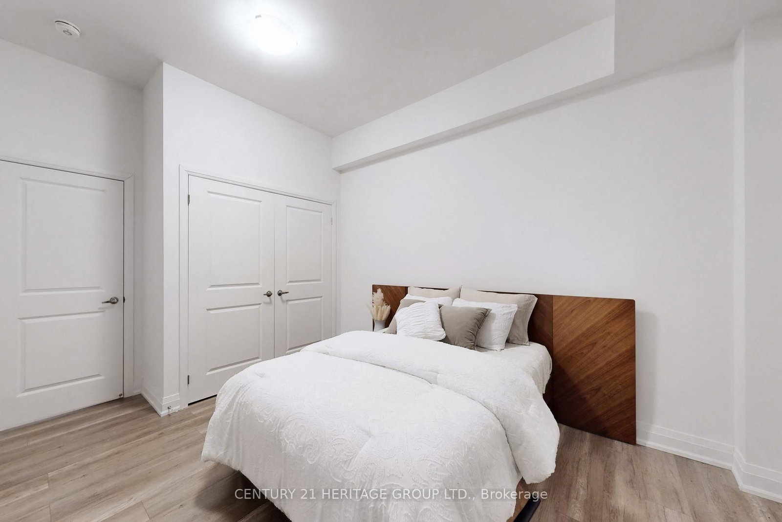 Detached House for sale at 251 Oxford Street, Richmond Hill, Ontario, L4C 7V7 - Mill Pond - MLS: N12875444