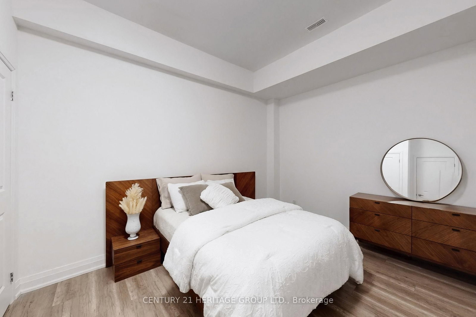 Detached House for sale at 251 Oxford Street, Richmond Hill, Ontario, L4C 7V7 - Mill Pond - MLS: N12875444