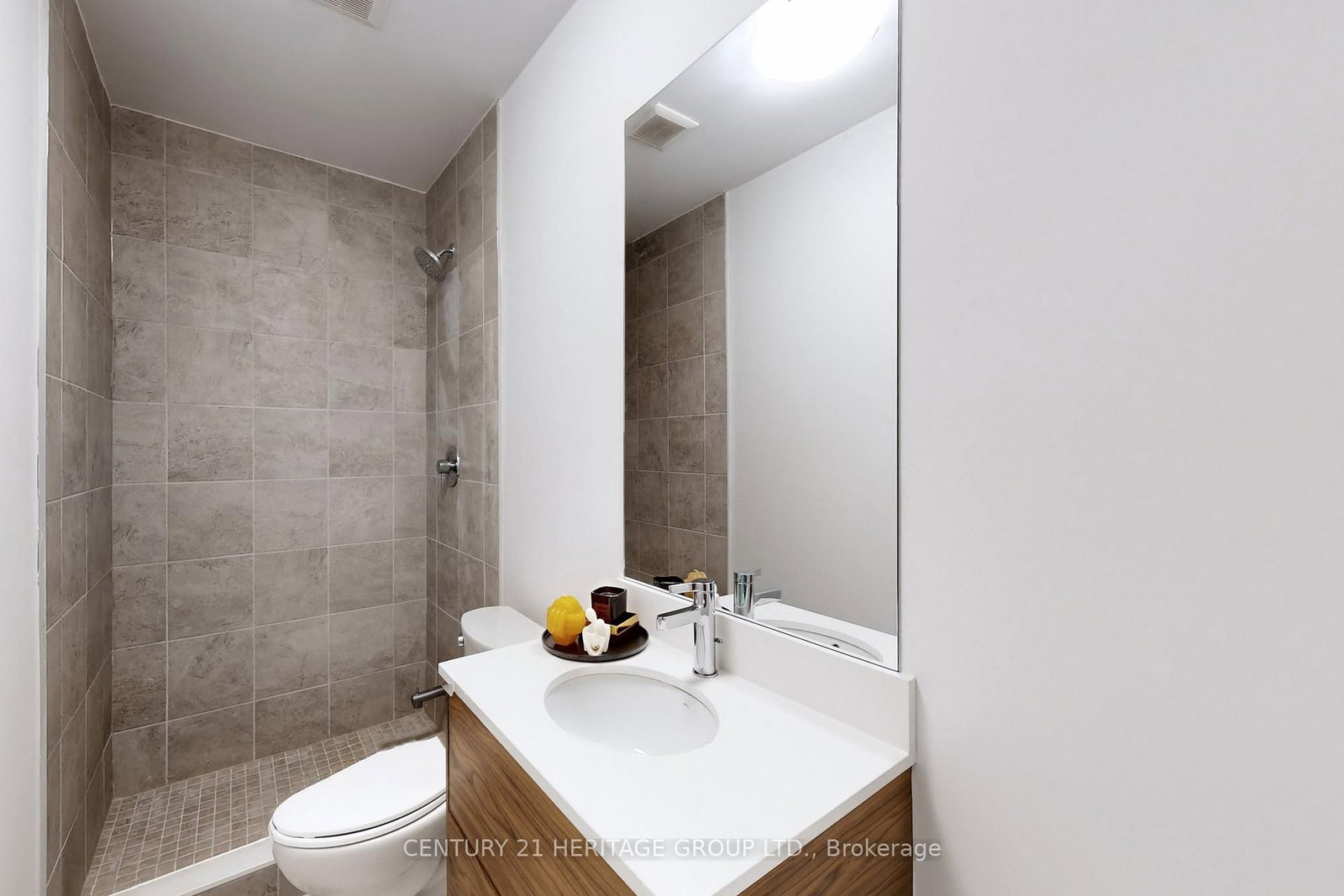 Detached House for sale at 251 Oxford Street, Richmond Hill, Ontario, L4C 7V7 - Mill Pond - MLS: N12875444