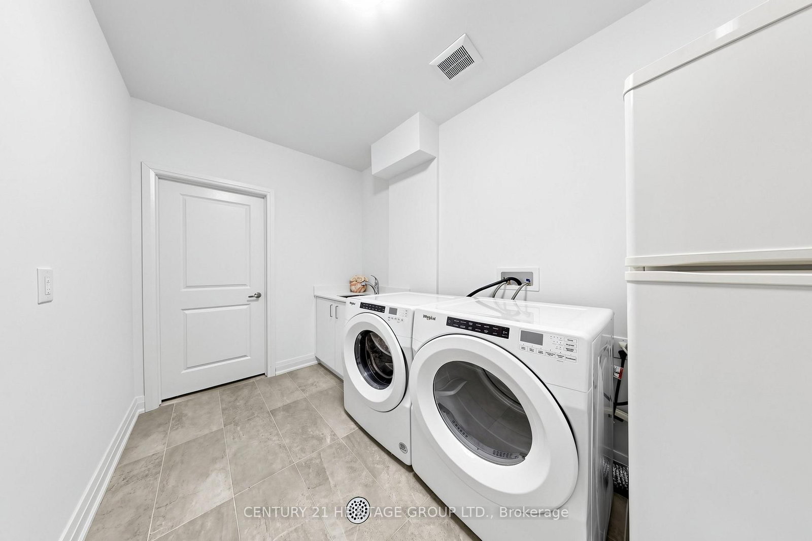 Detached House for sale at 251 Oxford Street, Richmond Hill, Ontario, L4C 7V7 - Mill Pond - MLS: N12875444