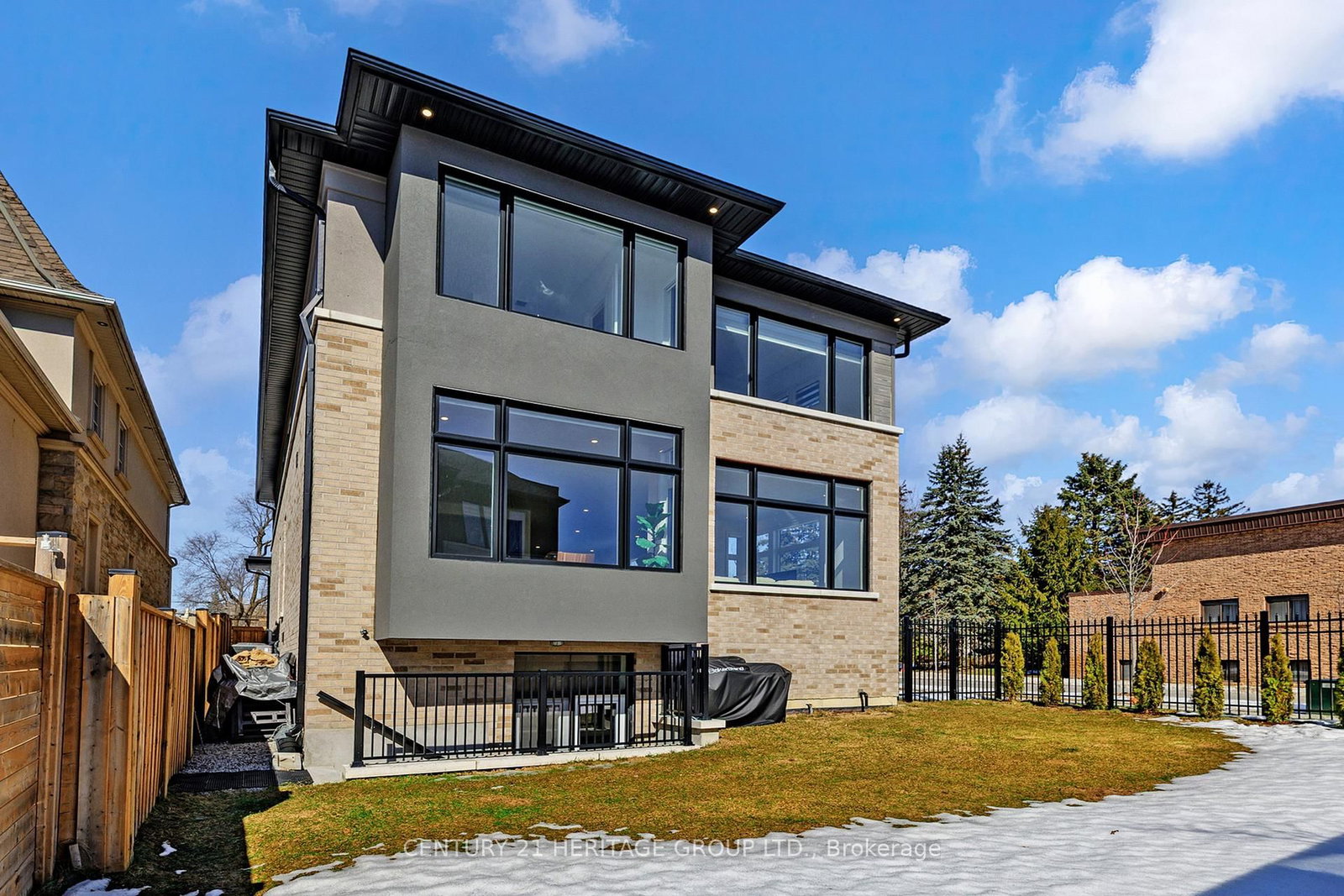 Detached House for sale at 251 Oxford Street, Richmond Hill, Ontario, L4C 7V7 - Mill Pond - MLS: N12875444