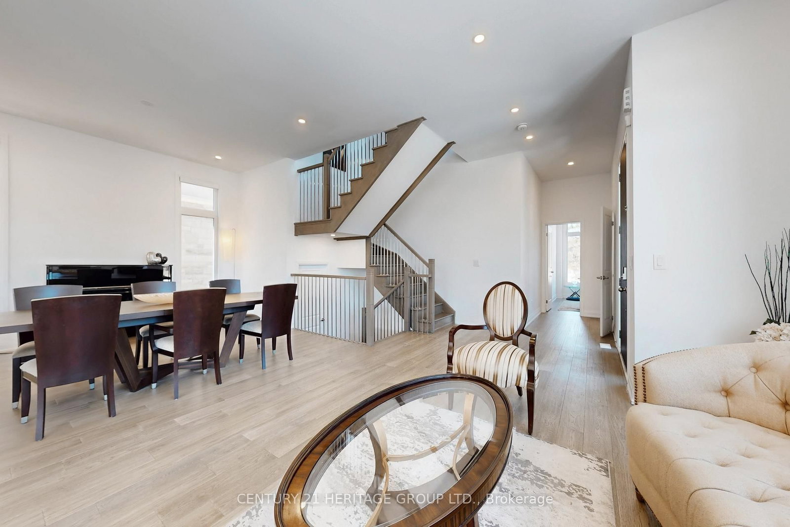 Detached House for sale at 251 Oxford Street, Richmond Hill, Ontario, L4C 7V7 - Mill Pond - MLS: N12875444