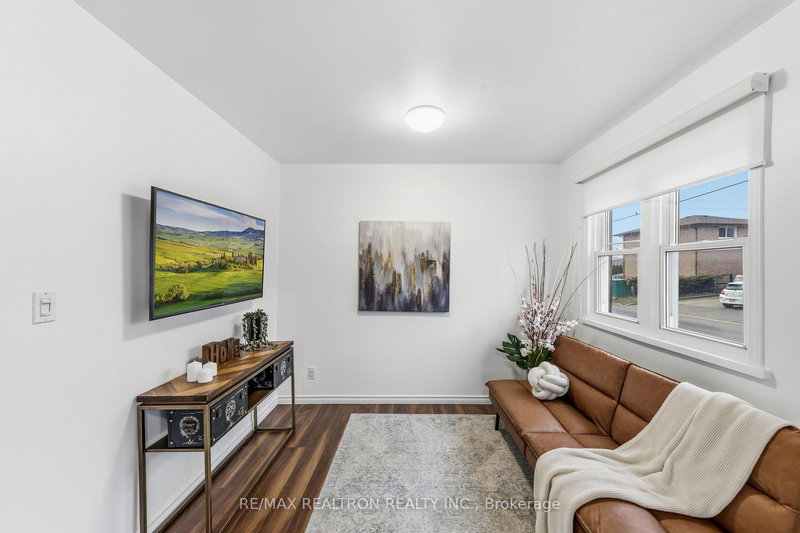 25 Bingham St, Bradford West Gwillimbury, L3Z 1X1 | Image 3