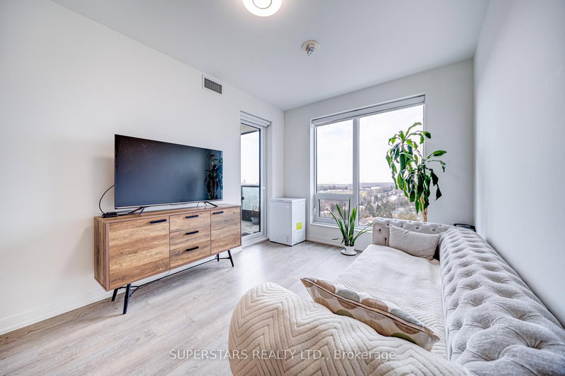 1211W - 3 Rosewater St, Richmond Hill, L4C 5T6 | Image 3