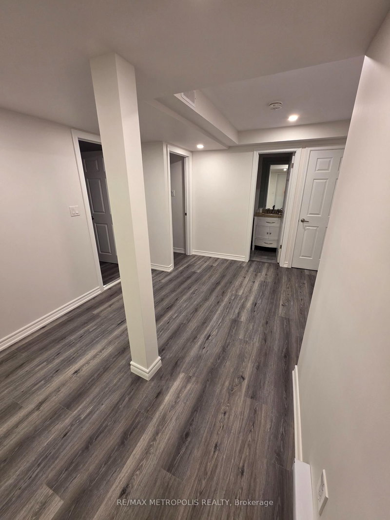 BSMT - 301 Seaview Hts, East Gwillimbury, L9N 0S3 | Image 3