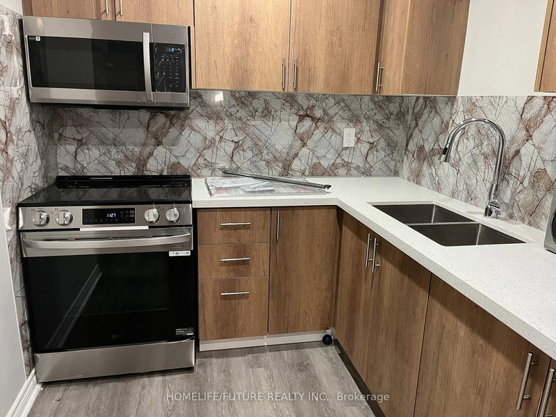 Bsmt - 2 Hoover Park Dr, Whitchurch-Stouffville, L4A 1S1 | Image 2