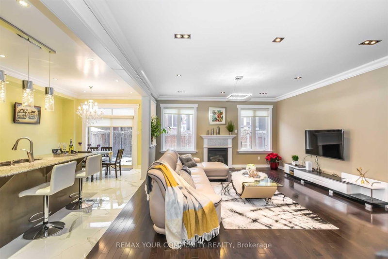 16 Foshan Ave, Markham, L6C 0S1 | Image 2