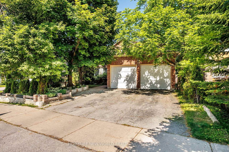 158 Murray Dr, Aurora, L4G 2C5 | Image 3