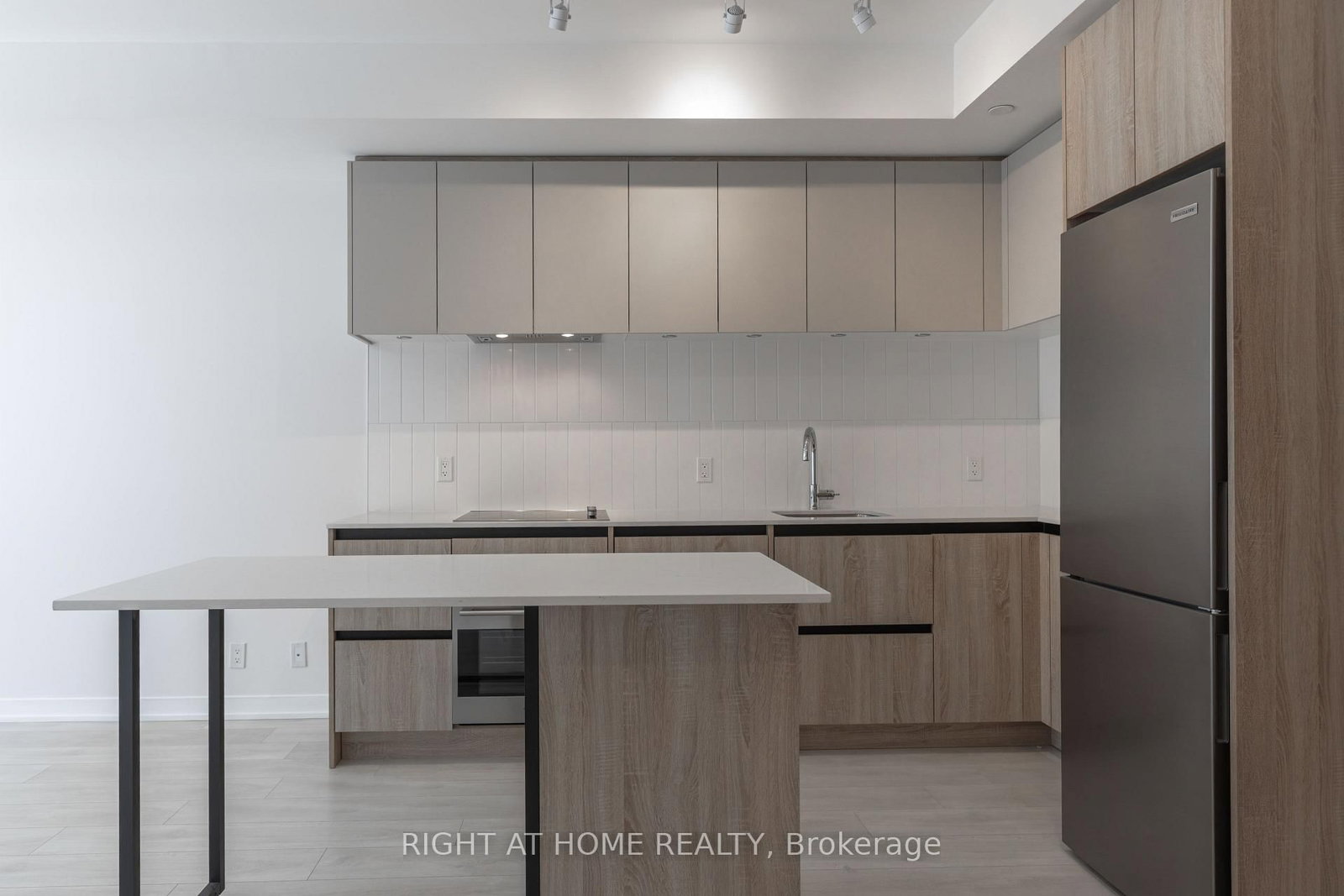 Condo for sale at 320-7950 Bathurst Street, Vaughan, Ontario, L4J 0B8 - Beverley Glen - MLS: N12877330