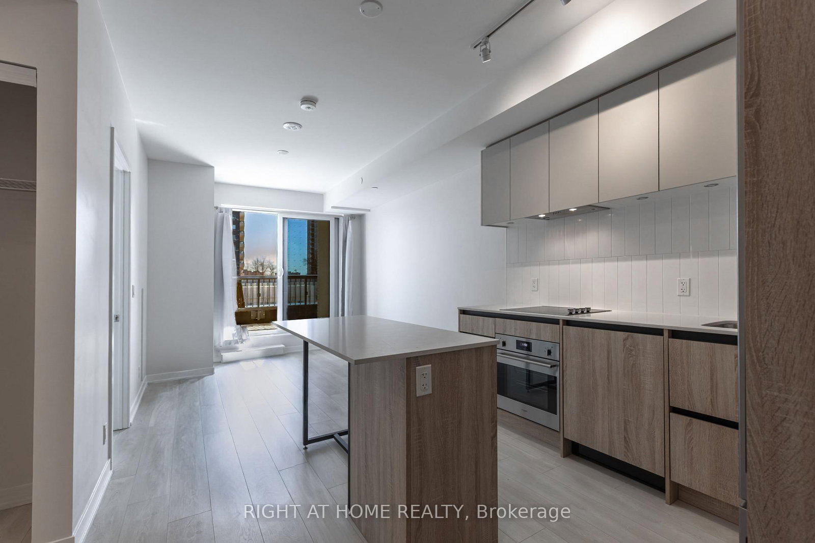 Condo for sale at 320-7950 Bathurst Street, Vaughan, Ontario, L4J 0B8 - Beverley Glen - MLS: N12877330