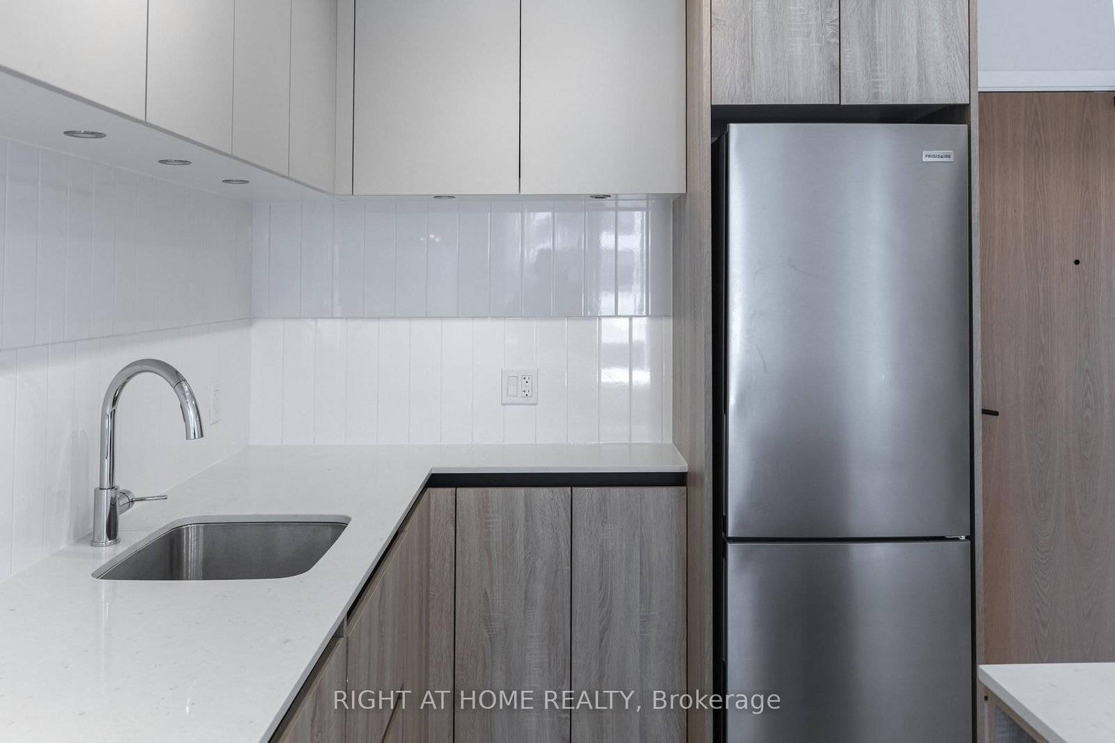 Condo for sale at 320-7950 Bathurst Street, Vaughan, Ontario, L4J 0B8 - Beverley Glen - MLS: N12877330