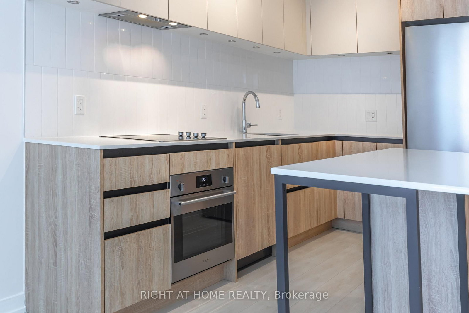 Condo for sale at 320-7950 Bathurst Street, Vaughan, Ontario, L4J 0B8 - Beverley Glen - MLS: N12877330