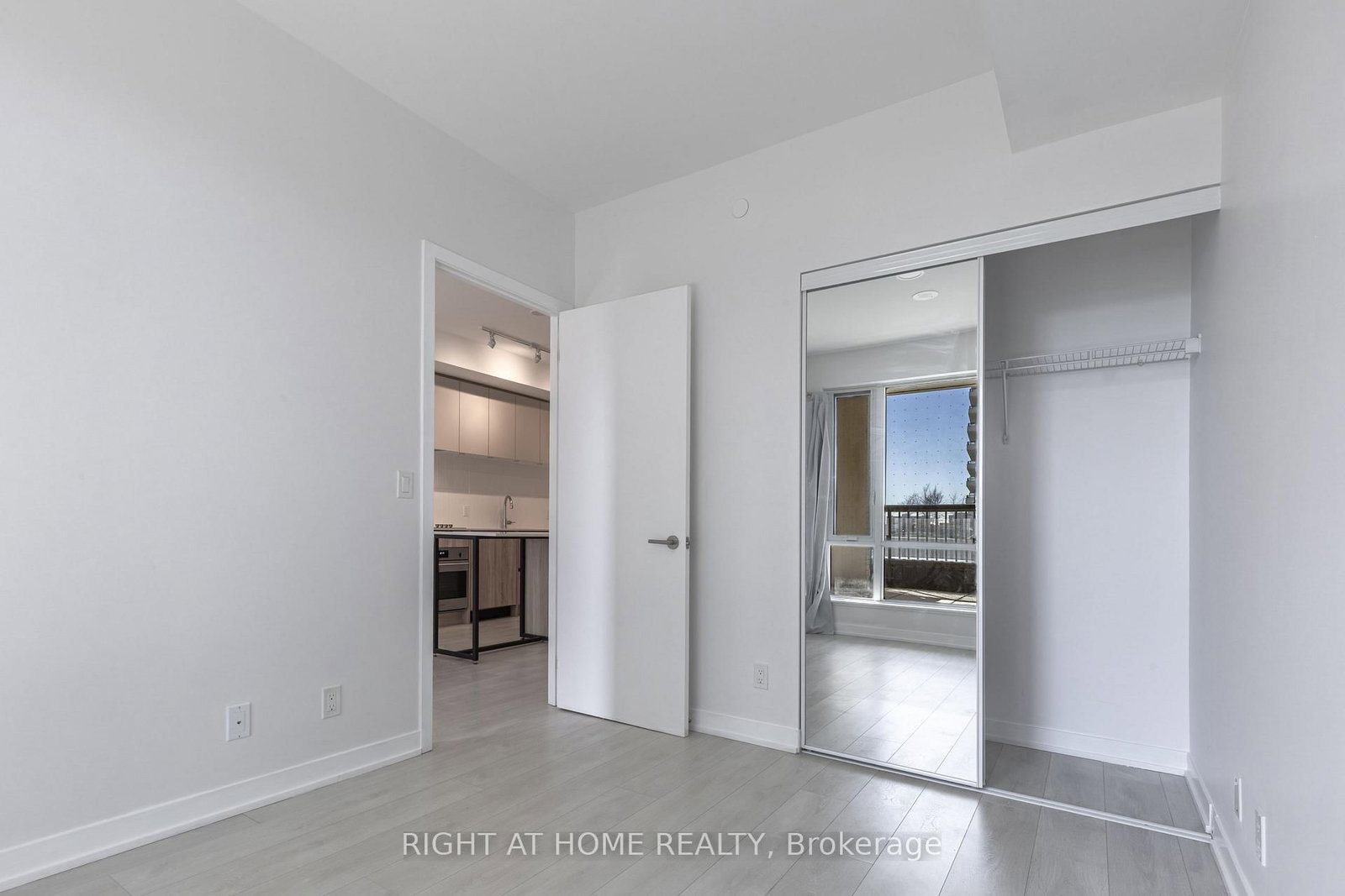 Condo for sale at 320-7950 Bathurst Street, Vaughan, Ontario, L4J 0B8 - Beverley Glen - MLS: N12877330