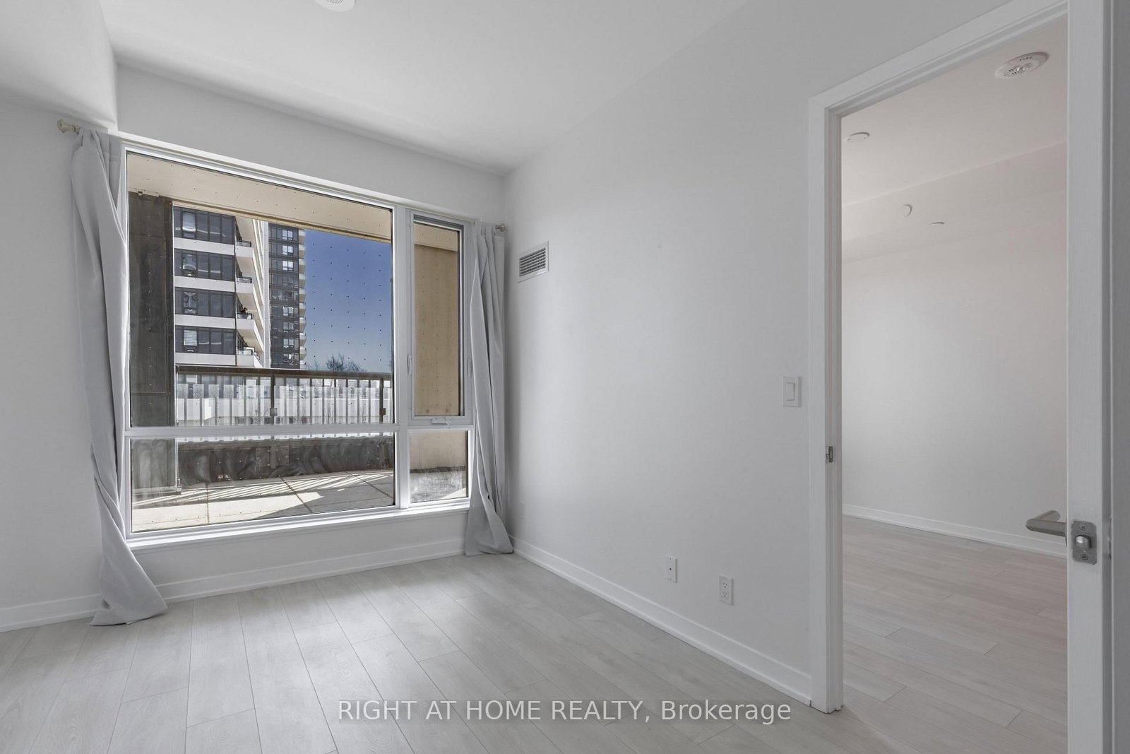 Condo for sale at 320-7950 Bathurst Street, Vaughan, Ontario, L4J 0B8 - Beverley Glen - MLS: N12877330