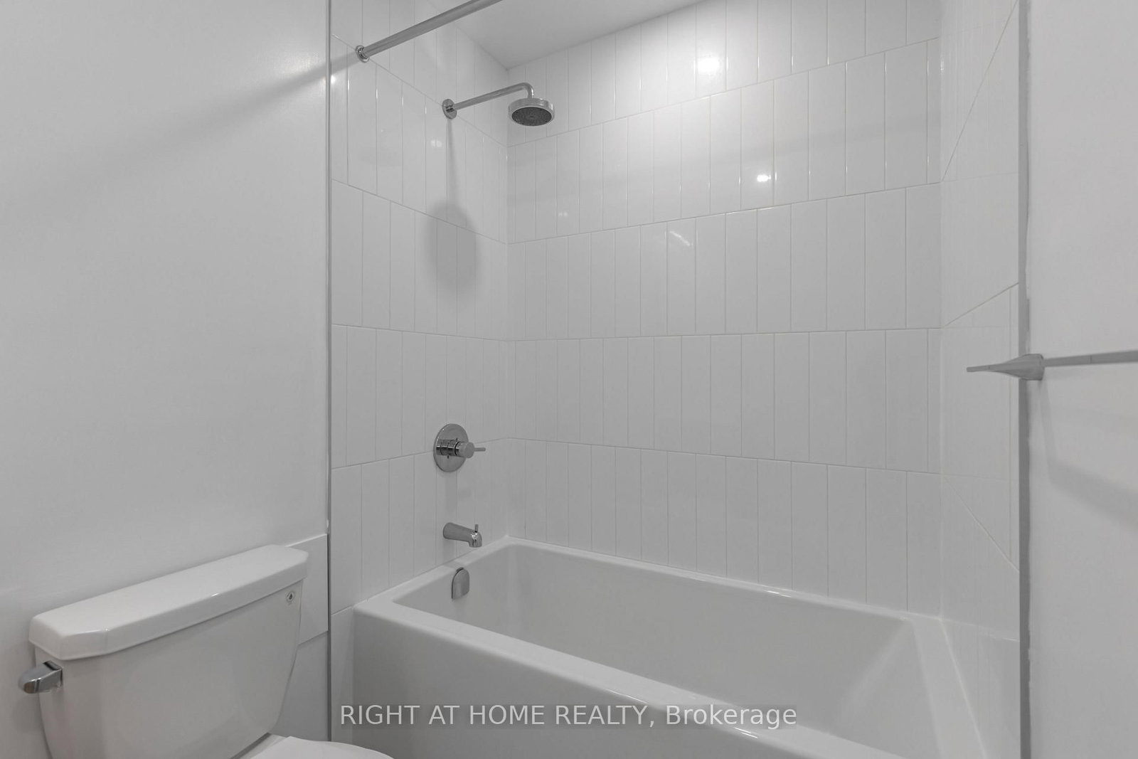 Condo for sale at 320-7950 Bathurst Street, Vaughan, Ontario, L4J 0B8 - Beverley Glen - MLS: N12877330