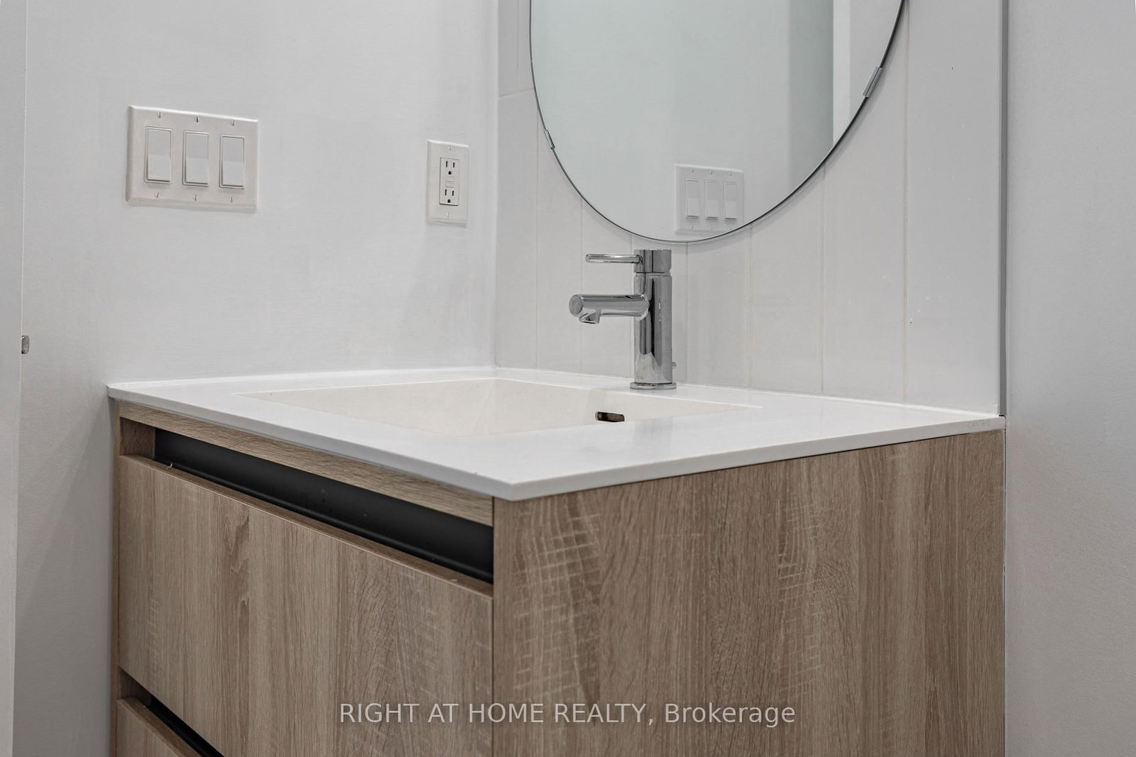 Condo for sale at 320-7950 Bathurst Street, Vaughan, Ontario, L4J 0B8 - Beverley Glen - MLS: N12877330