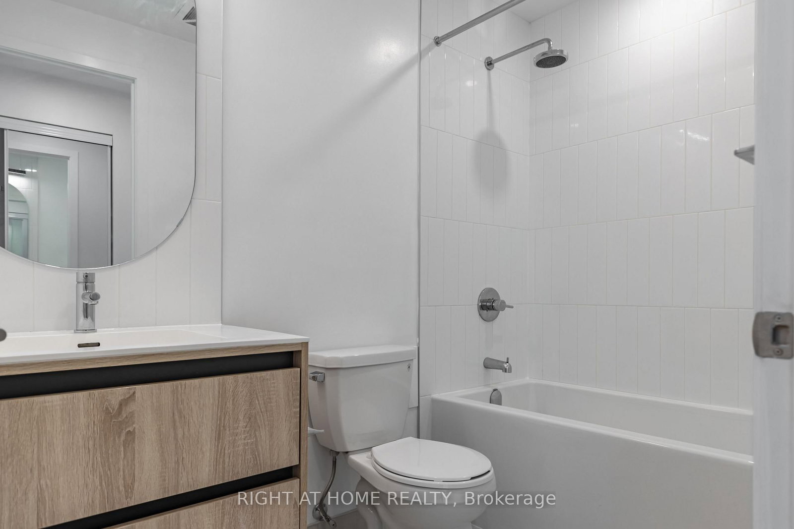 Condo for sale at 320-7950 Bathurst Street, Vaughan, Ontario, L4J 0B8 - Beverley Glen - MLS: N12877330