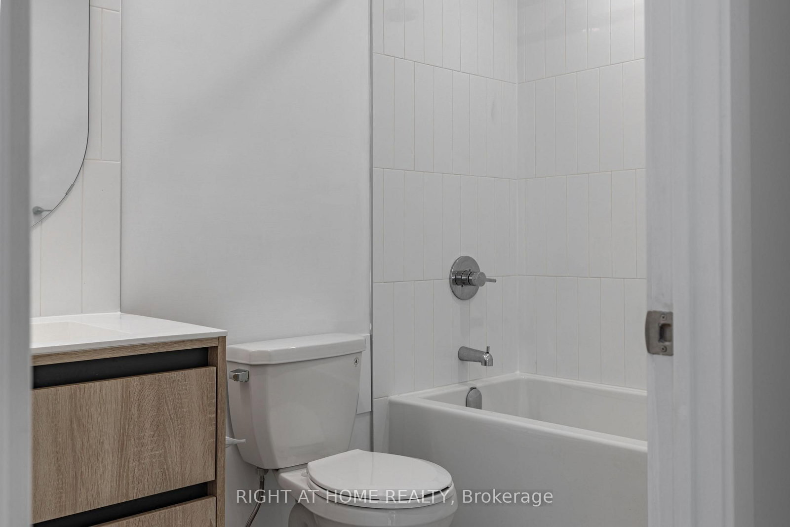 Condo for sale at 320-7950 Bathurst Street, Vaughan, Ontario, L4J 0B8 - Beverley Glen - MLS: N12877330