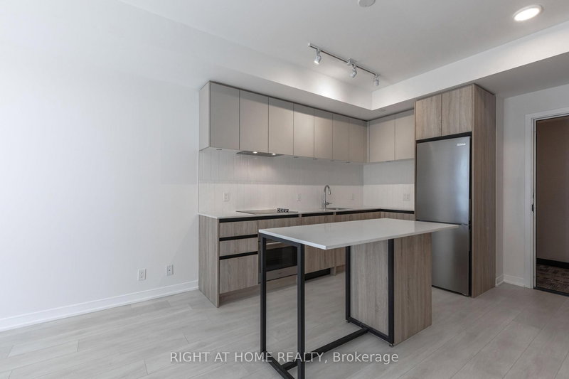 320 - 7950 Bathurst St, Vaughan, L4J 0B8 | Image 3