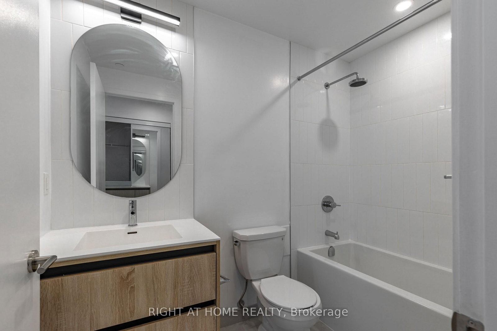 Condo for sale at 320-7950 Bathurst Street, Vaughan, Ontario, L4J 0B8 - Beverley Glen - MLS: N12877330