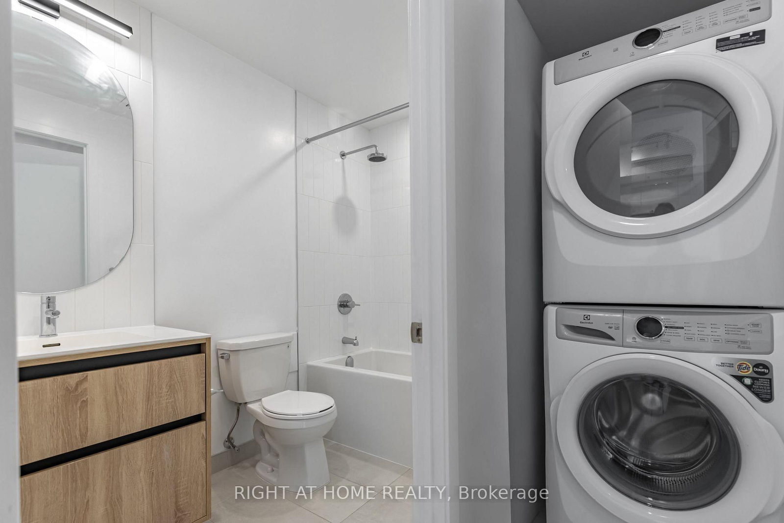 Condo for sale at 320-7950 Bathurst Street, Vaughan, Ontario, L4J 0B8 - Beverley Glen - MLS: N12877330