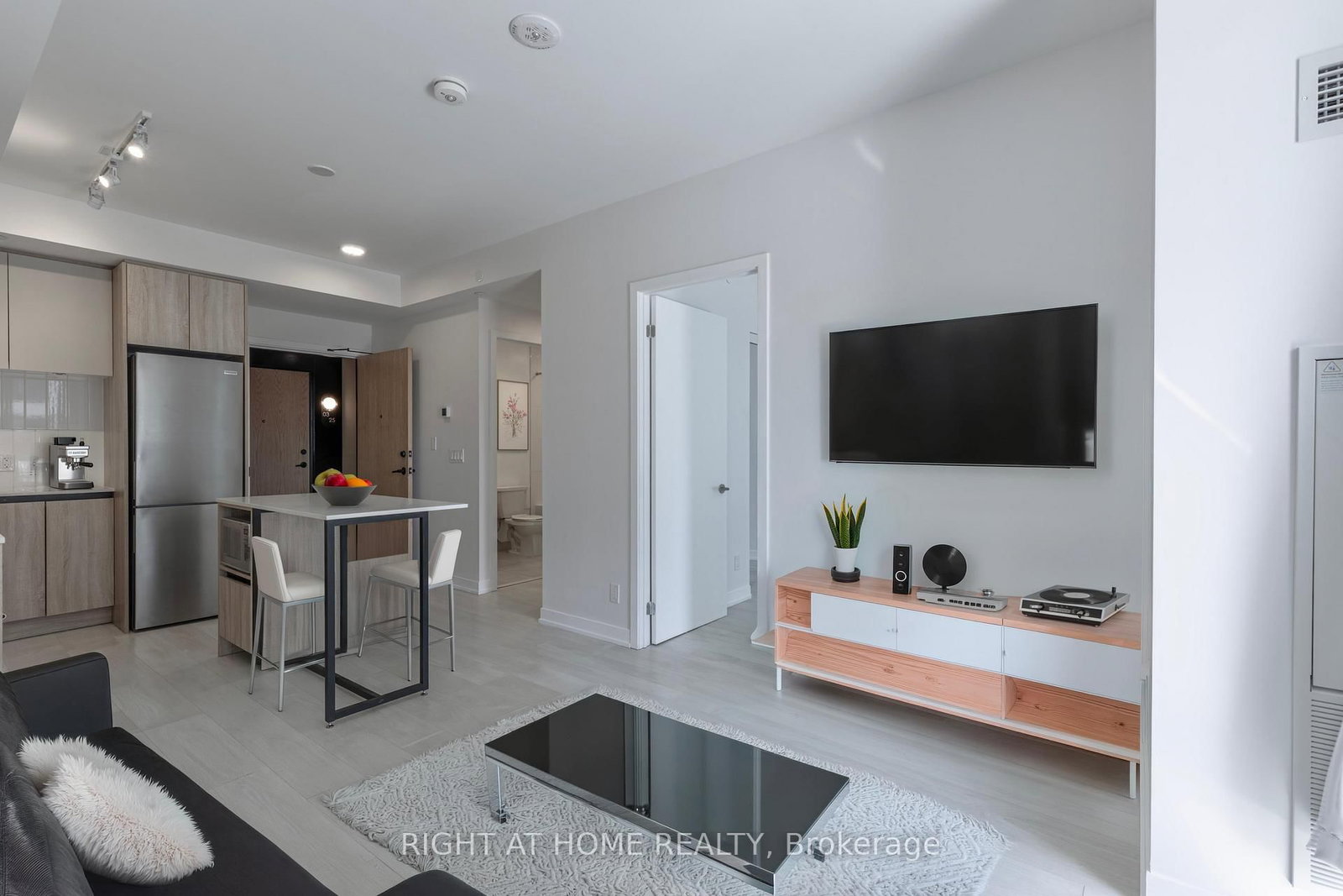 Condo for sale at 320-7950 Bathurst Street, Vaughan, Ontario, L4J 0B8 - Beverley Glen - MLS: N12877330