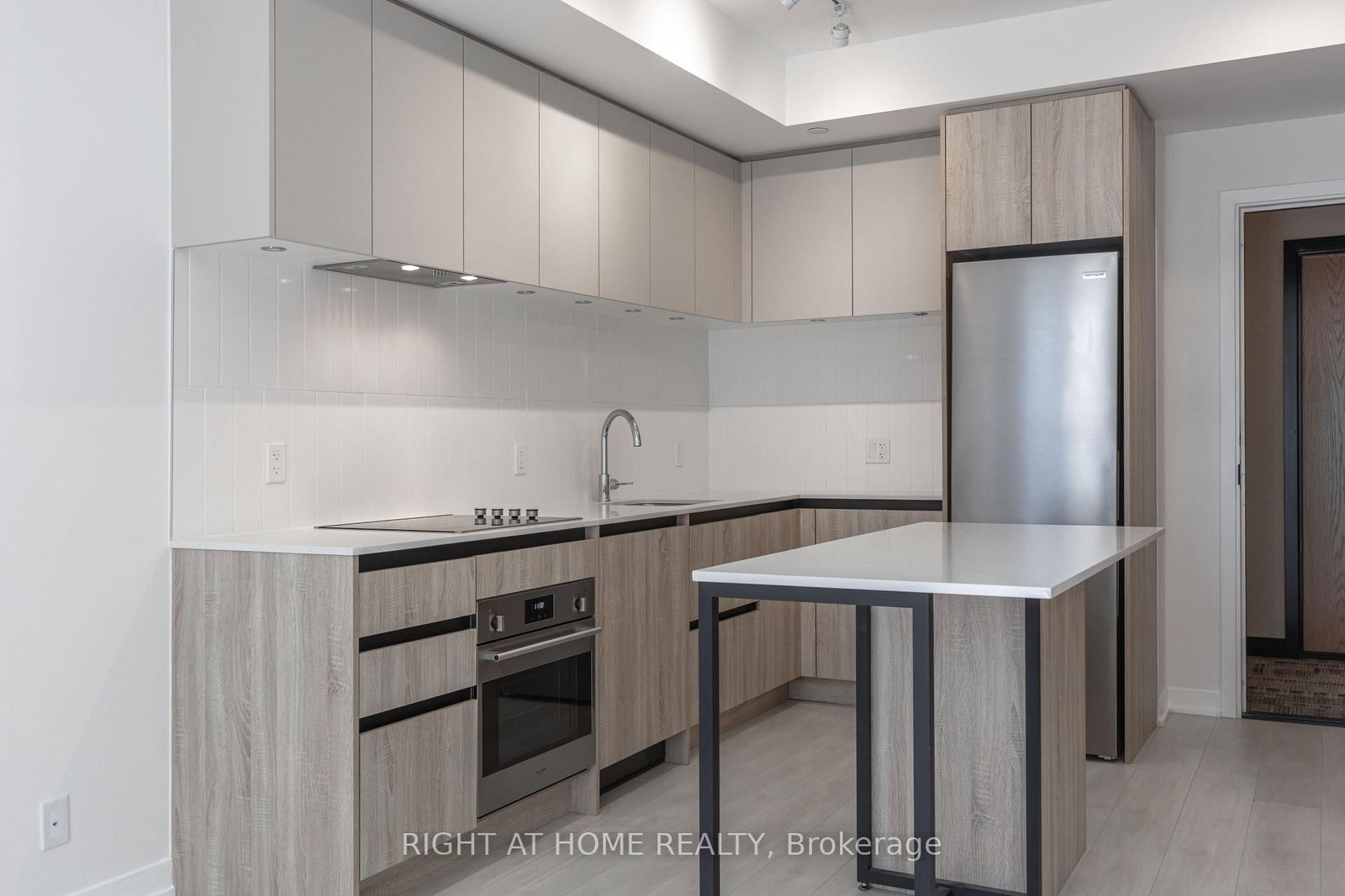 Condo for sale at 320-7950 Bathurst Street, Vaughan, Ontario, L4J 0B8 - Beverley Glen - MLS: N12877330