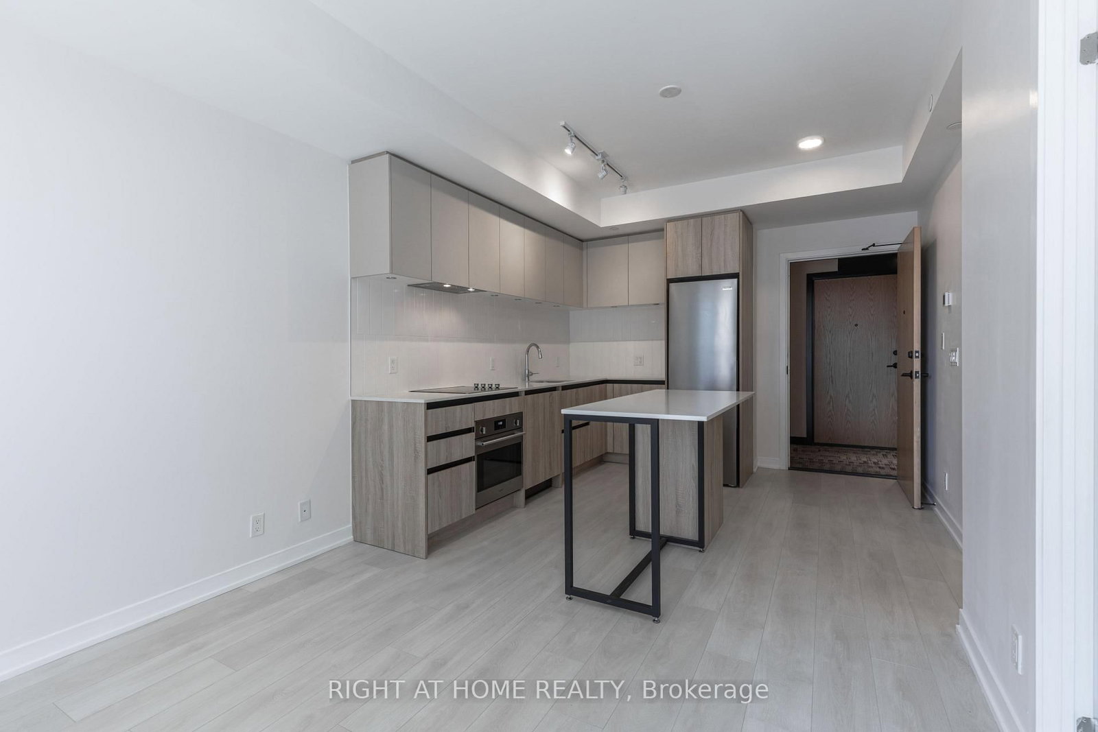 Condo for sale at 320-7950 Bathurst Street, Vaughan, Ontario, L4J 0B8 - Beverley Glen - MLS: N12877330