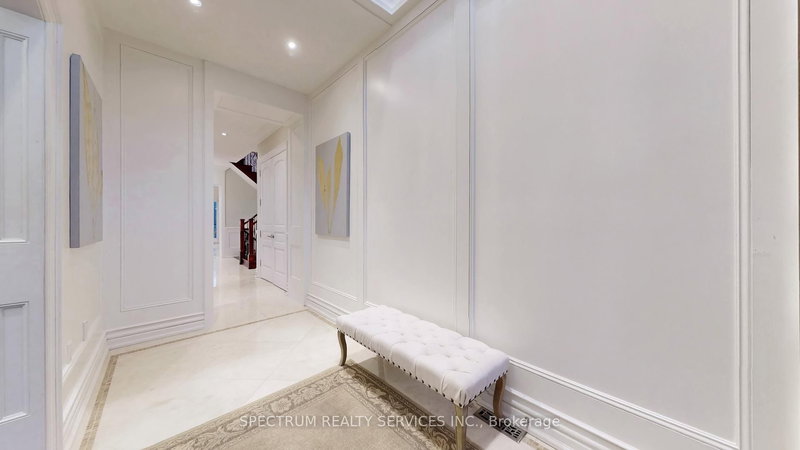 223 Lennox Ave, Richmond Hill, L4C 2A4 | Image 2