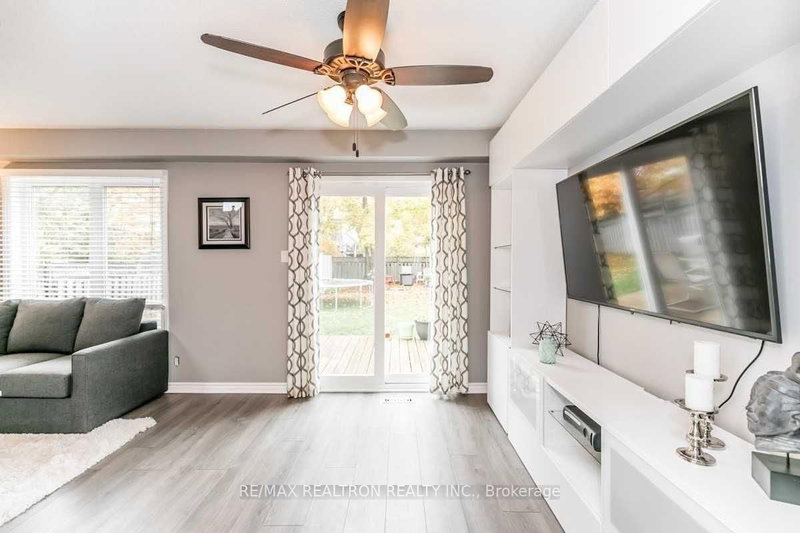 31 Natanya Blvd, Georgina, L4P 3R4 | Image 3