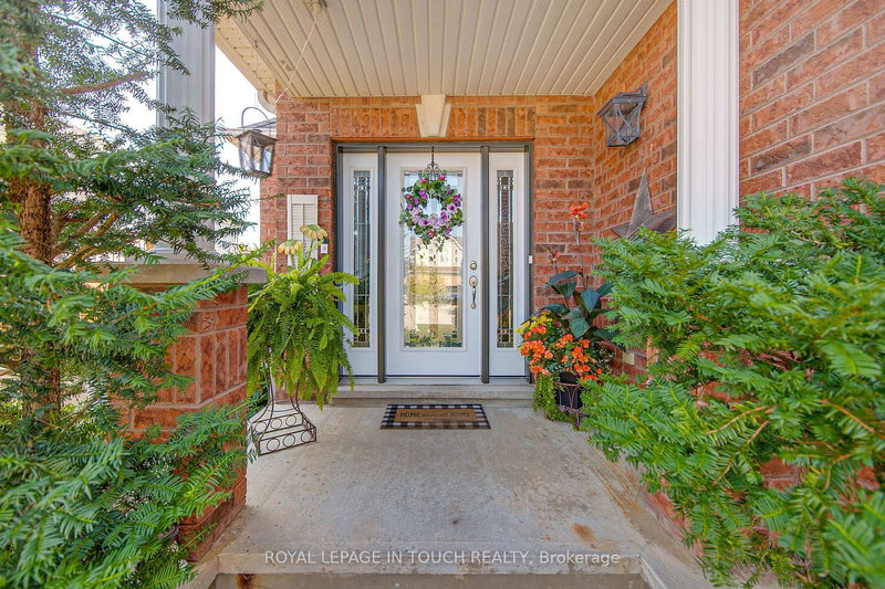 1091 Booth Ave, Innisfil, L9S 4W6 | Image 3