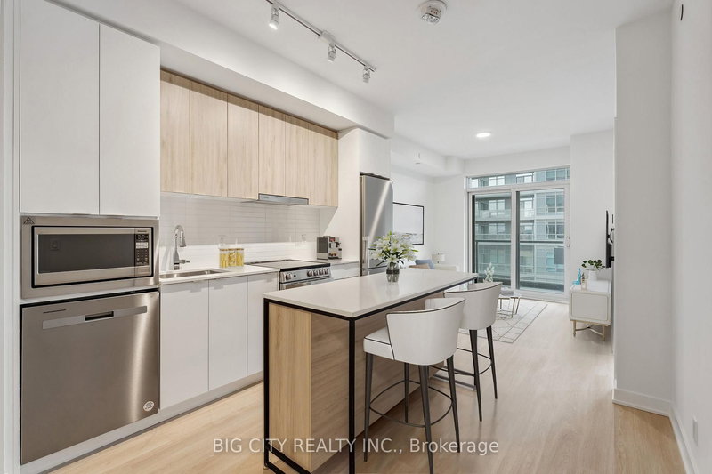 home for lease on 808-30 Upper Mall Way