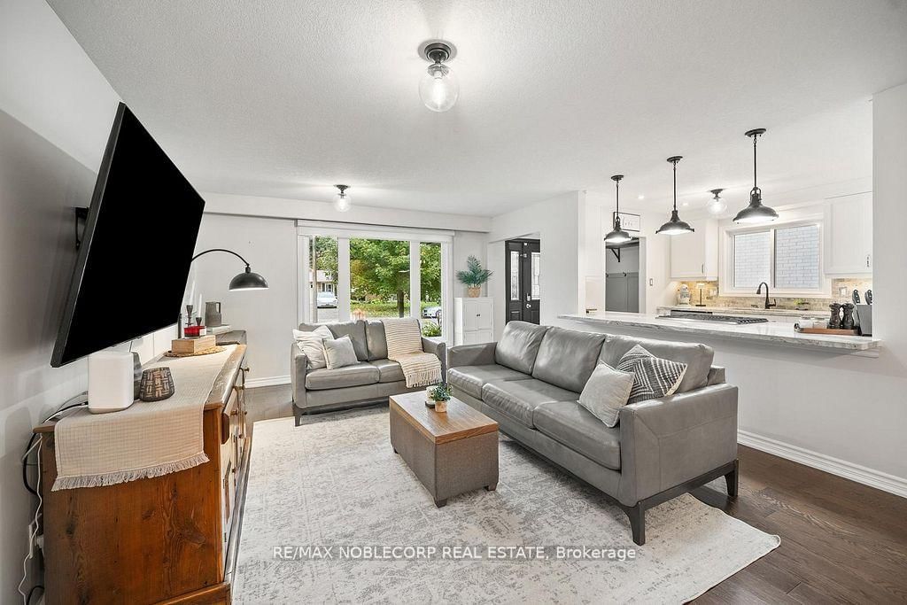 Detached House for sale at 42 Mitchell Avenue, New Tecumseth, Ontario, L9R 1C2 - Alliston - MLS: N12878562