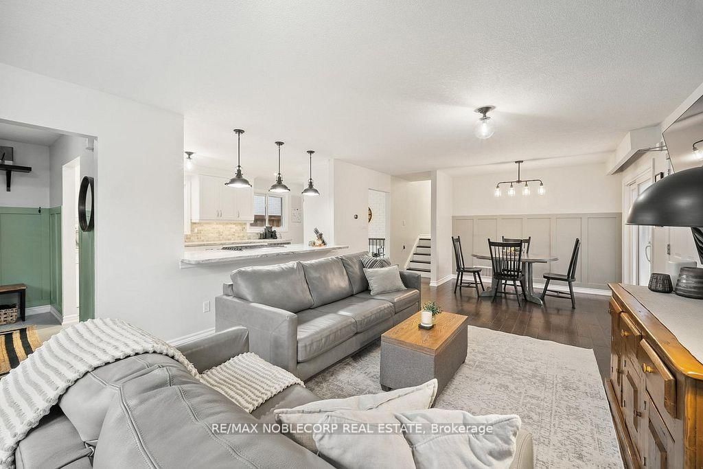 Detached House for sale at 42 Mitchell Avenue, New Tecumseth, Ontario, L9R 1C2 - Alliston - MLS: N12878562