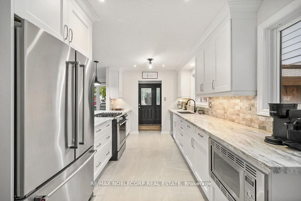 Detached House for sale at 42 Mitchell Avenue, New Tecumseth, Ontario, L9R 1C2 - Alliston - MLS: N12878562